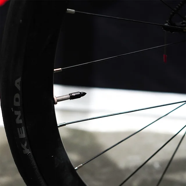 50 Tappi Valvola Presta Colorati Per Bici - Set Multicolore In Alluminio Anodizzato - Foto 4