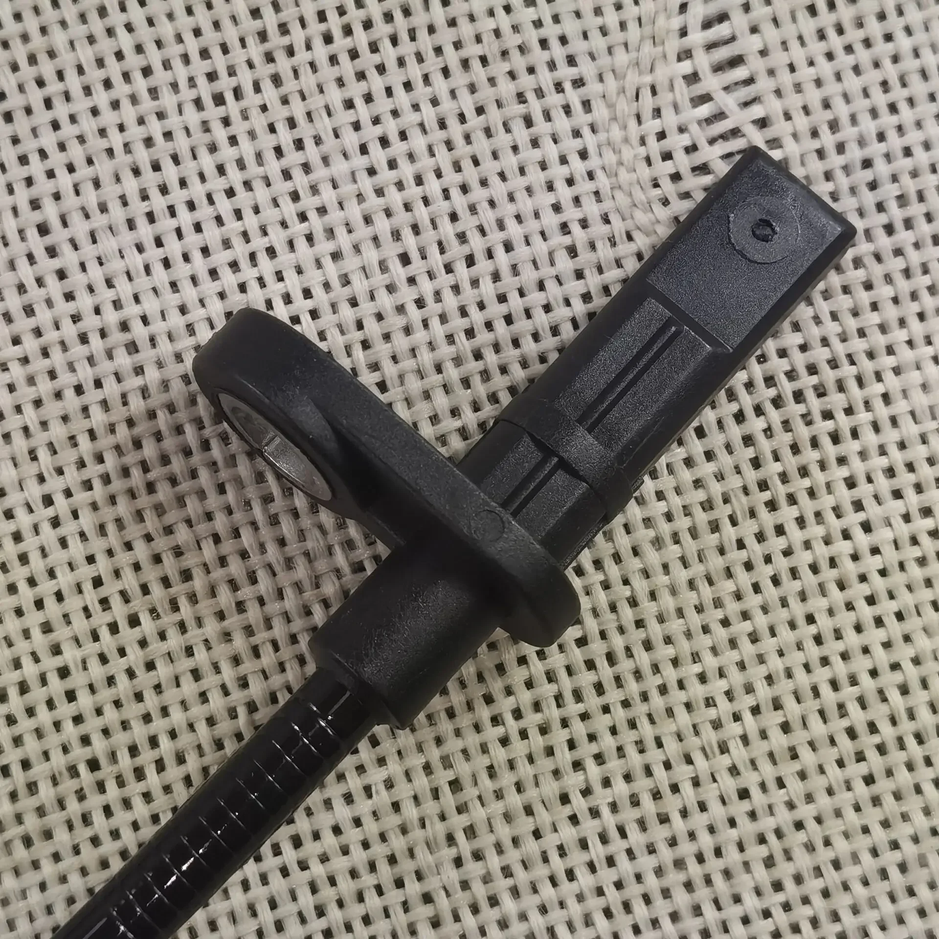 Car Wheel Speed Sensor For Mercedes Benz a Class GLA 2465402510 A2465402510 2469059402 2465400417 2469057603