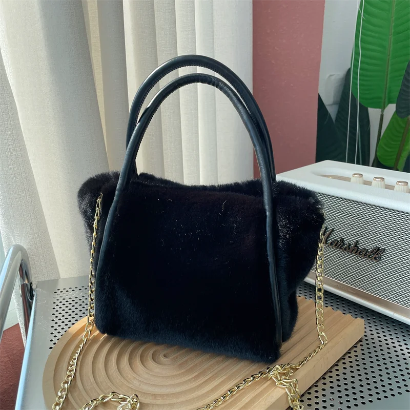 Winter New Women's Plush Bag Luxury Faux Fur Tote Bag High Quality Chain Design Can Cross Body Plush Fur Bag