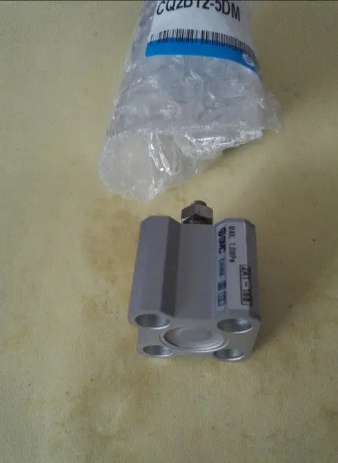 

1PCS SMC CQ2B12-5DM CQ2B125DM CYLINDER -NEW