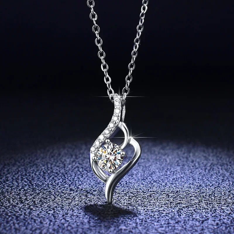 PT950 Platinum Clavicle Necklace 0.5 Carat Moissanite Diamond Pendant For Women