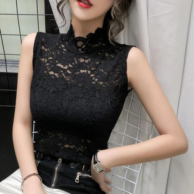 우아함과 편안함이 완벽히 조화된 플라워 레이스 블라우스 조끼