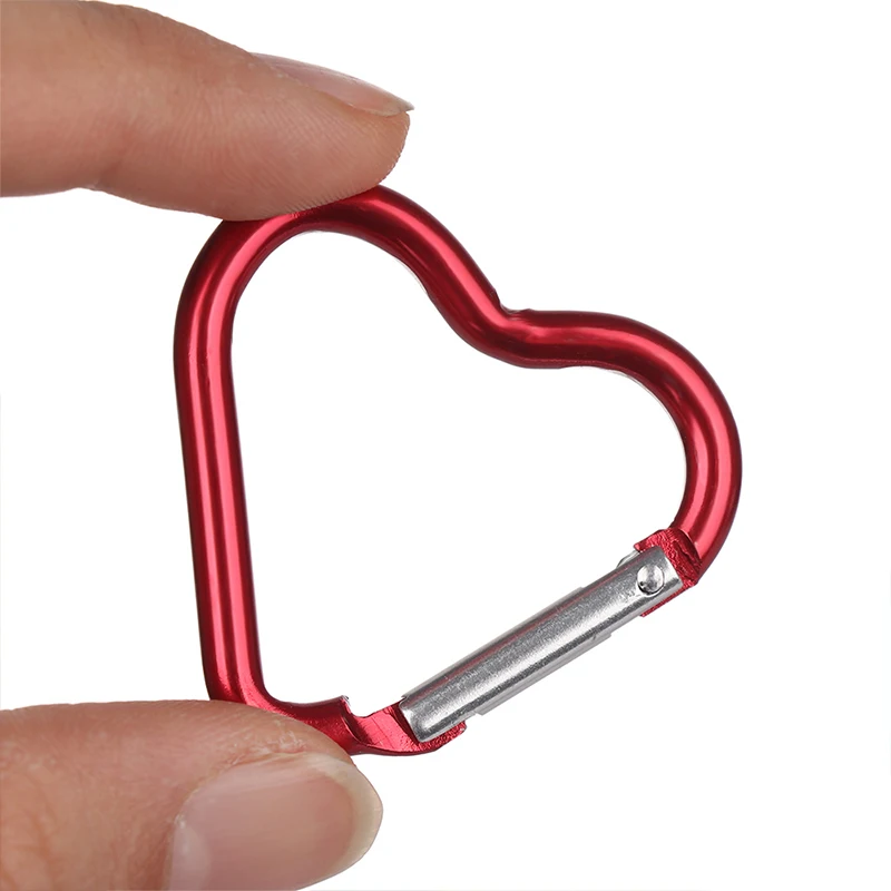 Acquista 10 pezzi moschettone a forma di cuore ganci compatti collegamento rapido moschettone clip portachiavi portanti forti forniture da campeggio in Italia a partire da 3.53