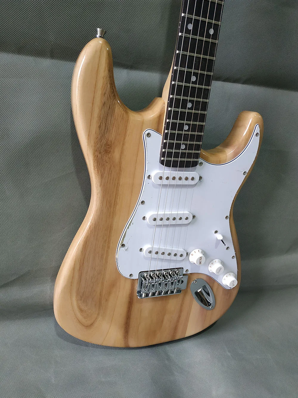 

China OEM ODM Wholesale 6 String ST Electric Guitar for Beginner Adult Kid