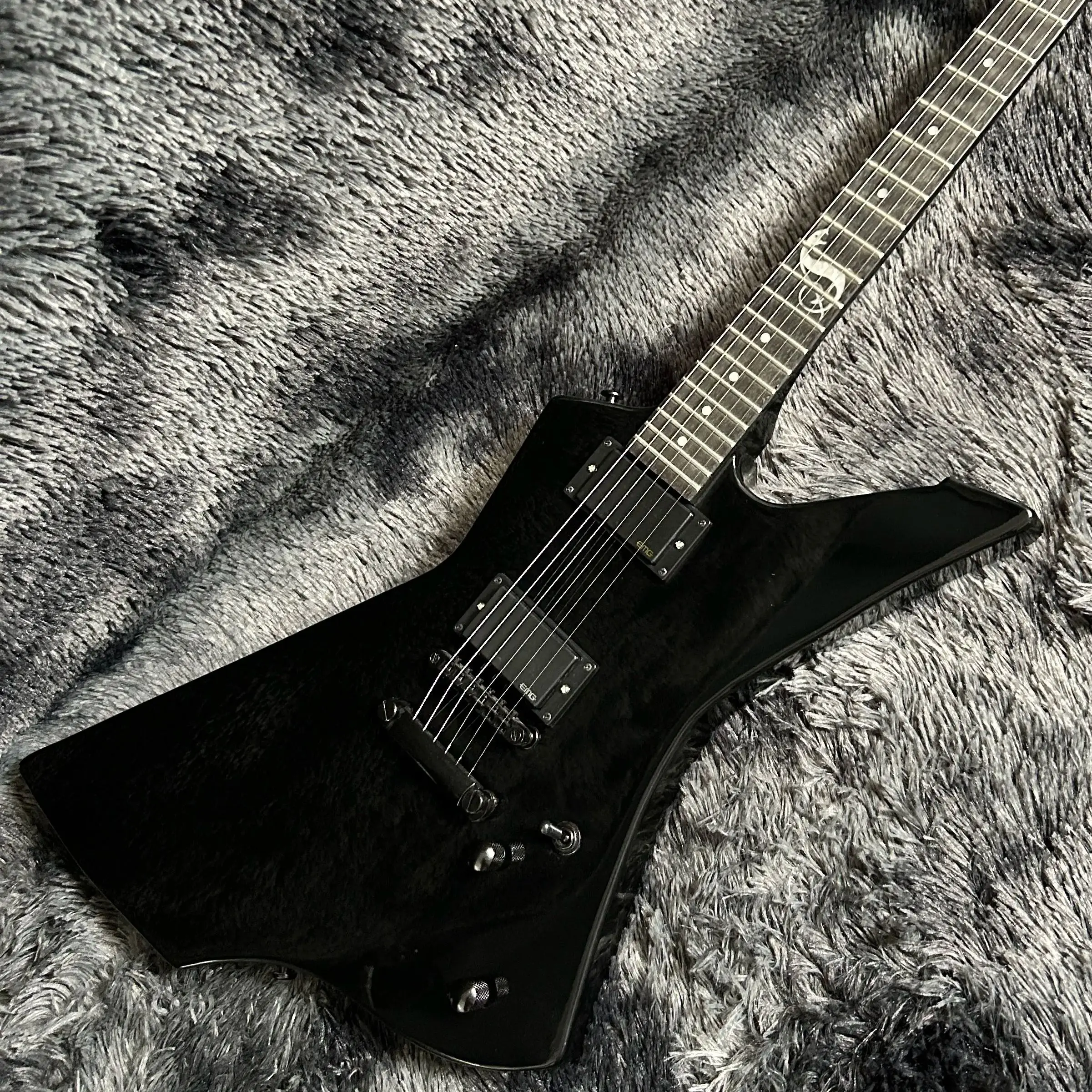 

ESP Snakebyte Electric Guitar, Mahogany Body, Black Color, Rosewood Fingerboard, 6 Strings Guitarra, violão, Free Ship 기타