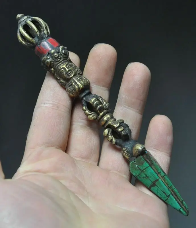 

Старая китайская статуя Vajra из меди