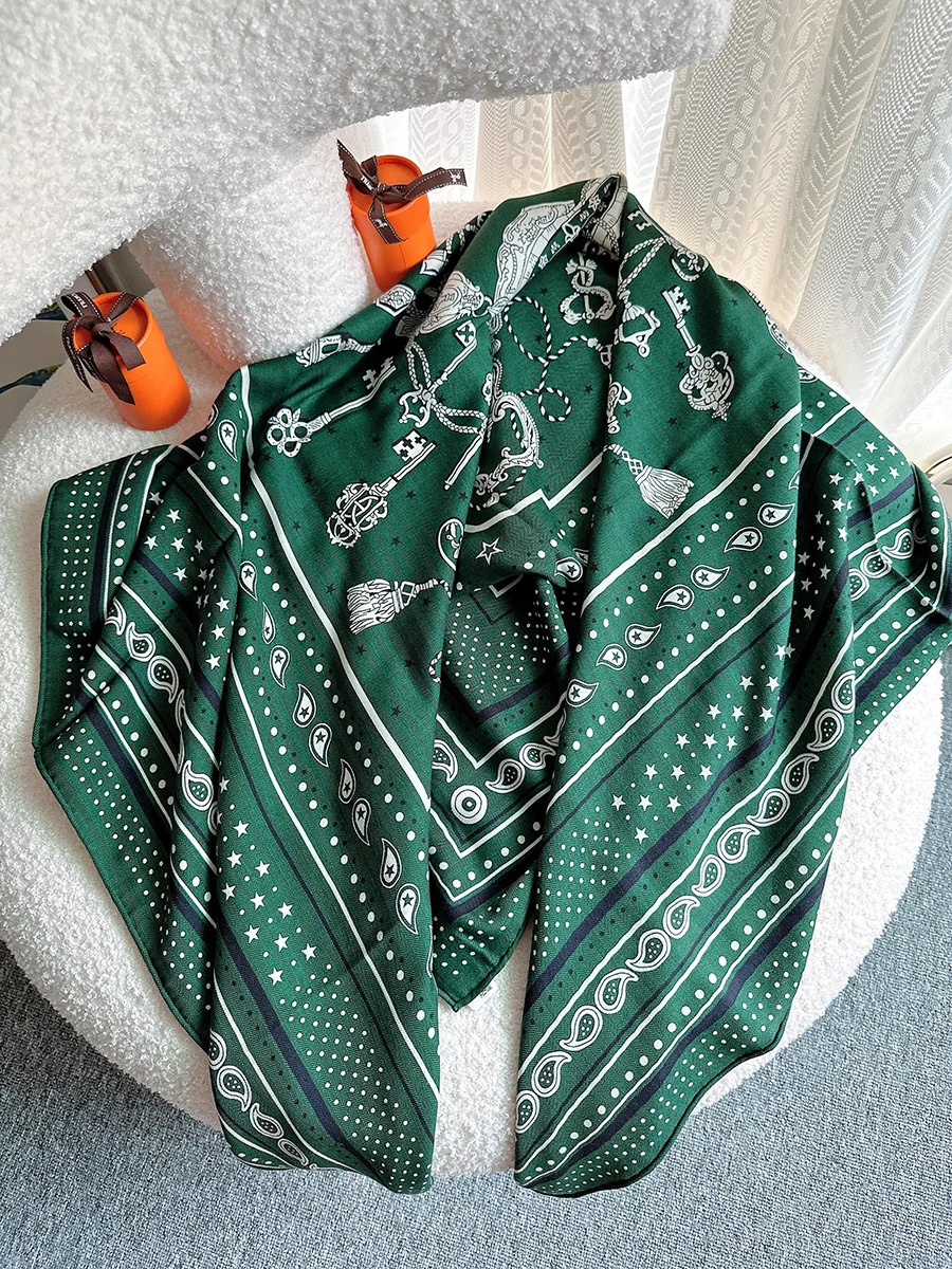 Рисунок 2 - 2023 осенне-зимний зеленый шарф в горошек 140*140 см