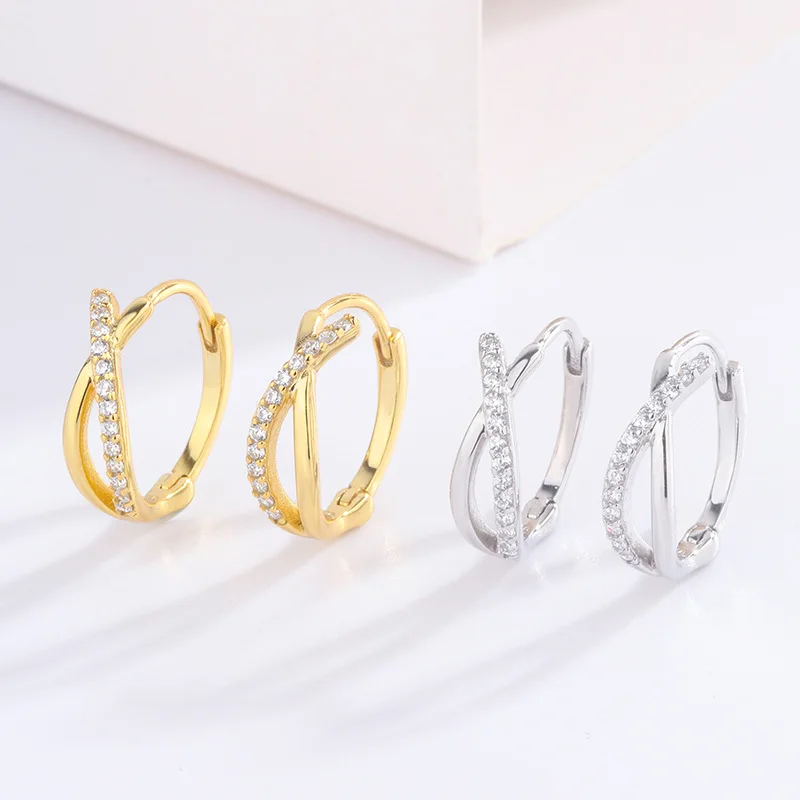 

Женские серьги в форме буквы х из серебра 925 пробы с бриллиантами