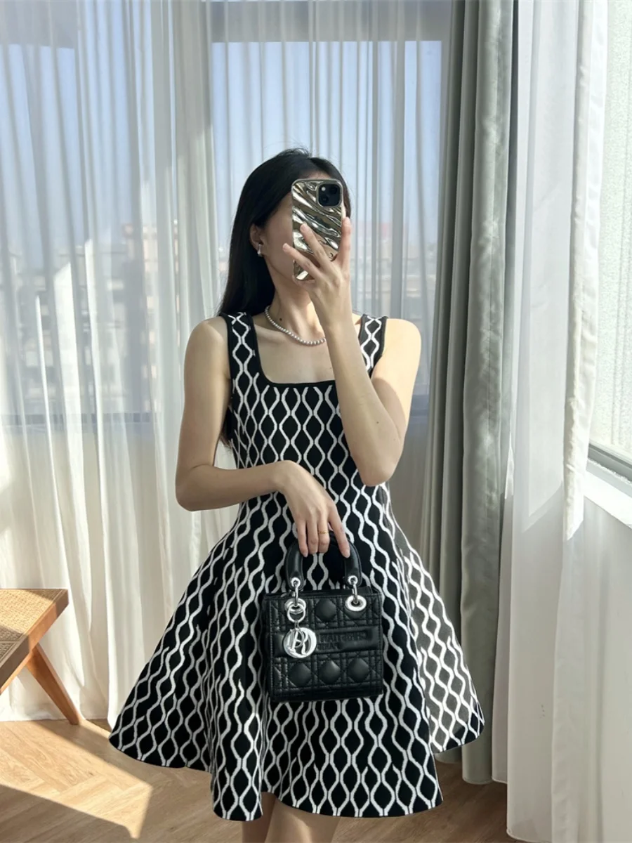 

"Retro Light Mature Style" 2024 Early Spring New Fashionable Design Sense Pattern Waistband Women's Sling Dress Short Skirt