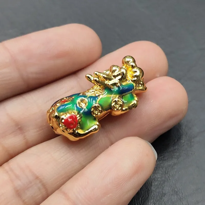 Color outlet changing pixiu