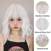 Perruque synthétique courte bouclée ondulée blanche, perruque Lolita blanche avec frange pour femmes, fête de Cosplay naturelle Halloween résistante à la chaleur 4