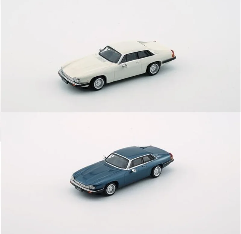 

BMC 1:64 Jaguar 1984 XJS Cobalt Blue / Glacier White LHD Diecast Model Car