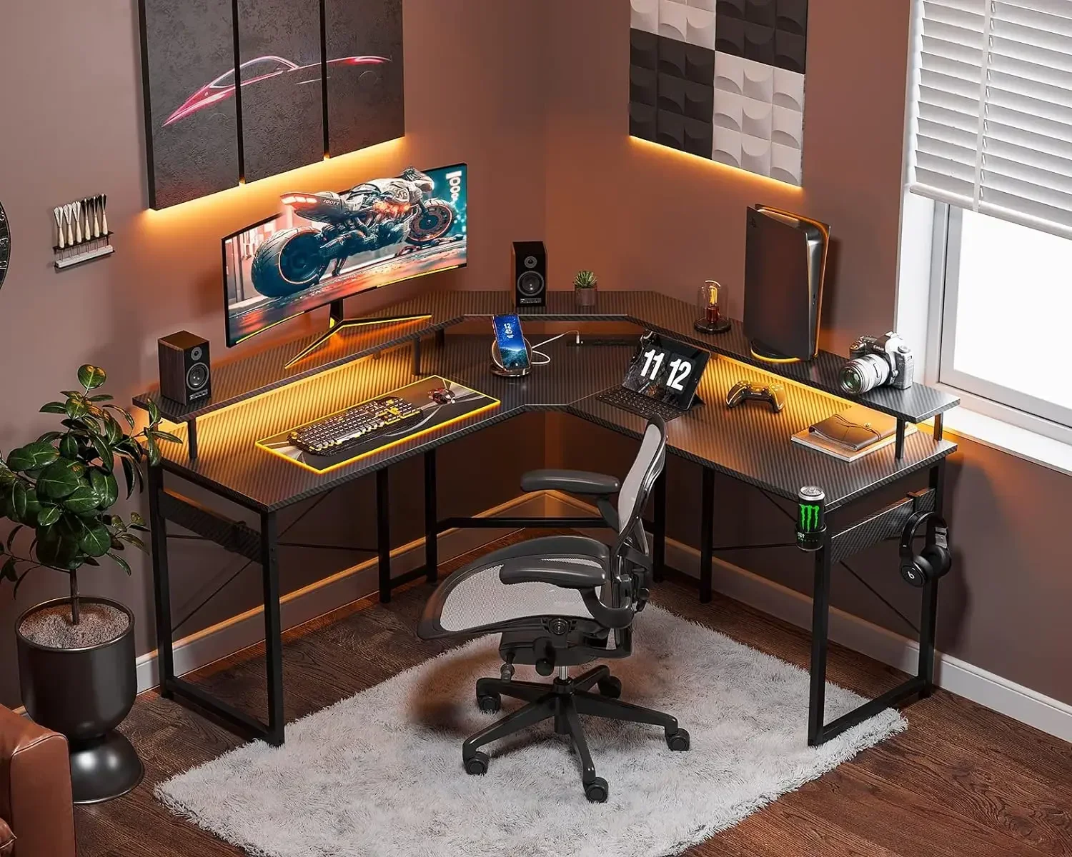 

Компьютерный игровой стол L-образной формы, 51 дюйм, со освещением, розетками питания и подставкой для полного монитора, угловой стол с держателем для чашки и крючками