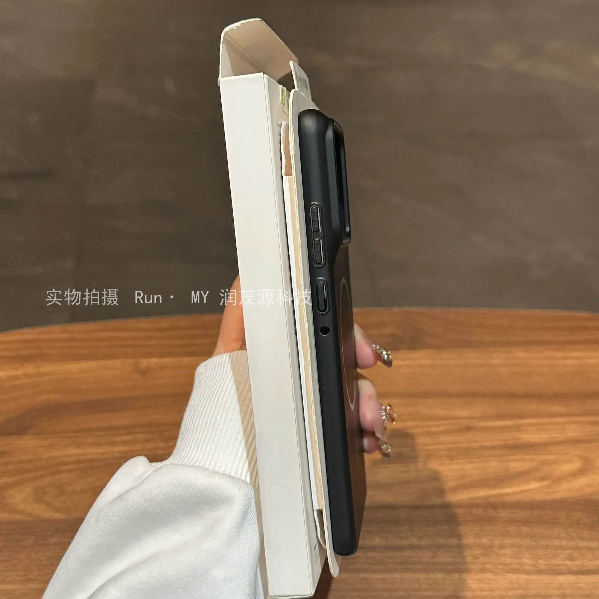 Magnetic Frosted Skin-Friendly Ultra-Thin Shockproof Phone Case