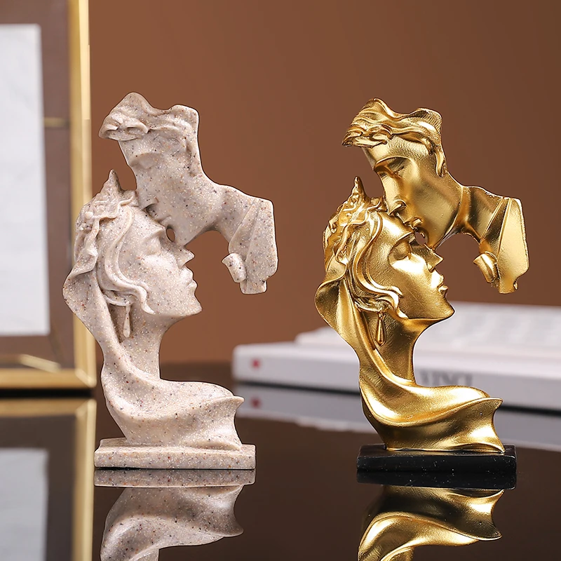 MOONBIFFY Small Resin Lovers Crafts Sculpture Statue Kiss Couple Ornaments Home Wine Cabinet Desk Decoration Car Interior Decor