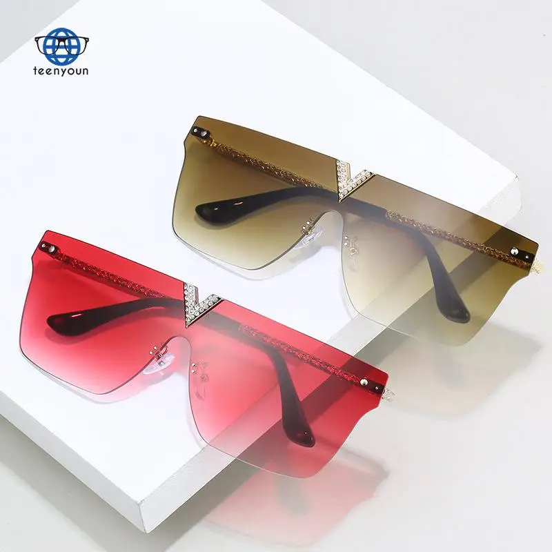

Teenyoun Eyewear Integrated Trends Punk V Versatile Big Frame Diamond For Women Sunglasses Sun Glasses