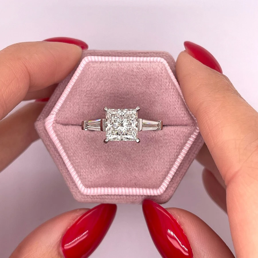 Рисунок 3 - Обручальное кольцо с алмазным покрытием