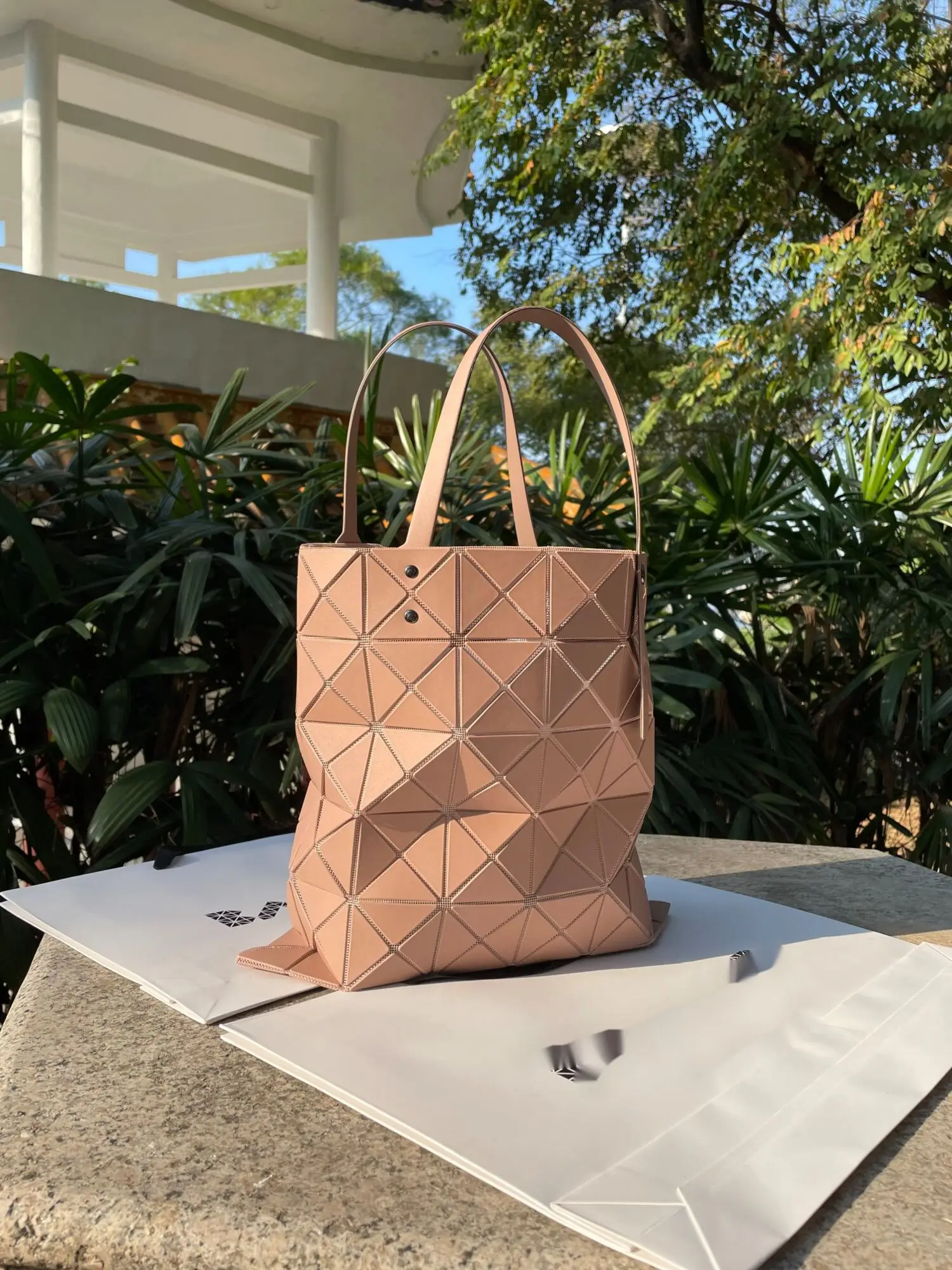 170 Miyake Life Pink October New Bottom Same x Grid Matte Polarization Effect Super Fantastic Mermaid Color Changing Effect. The u_voghion.com