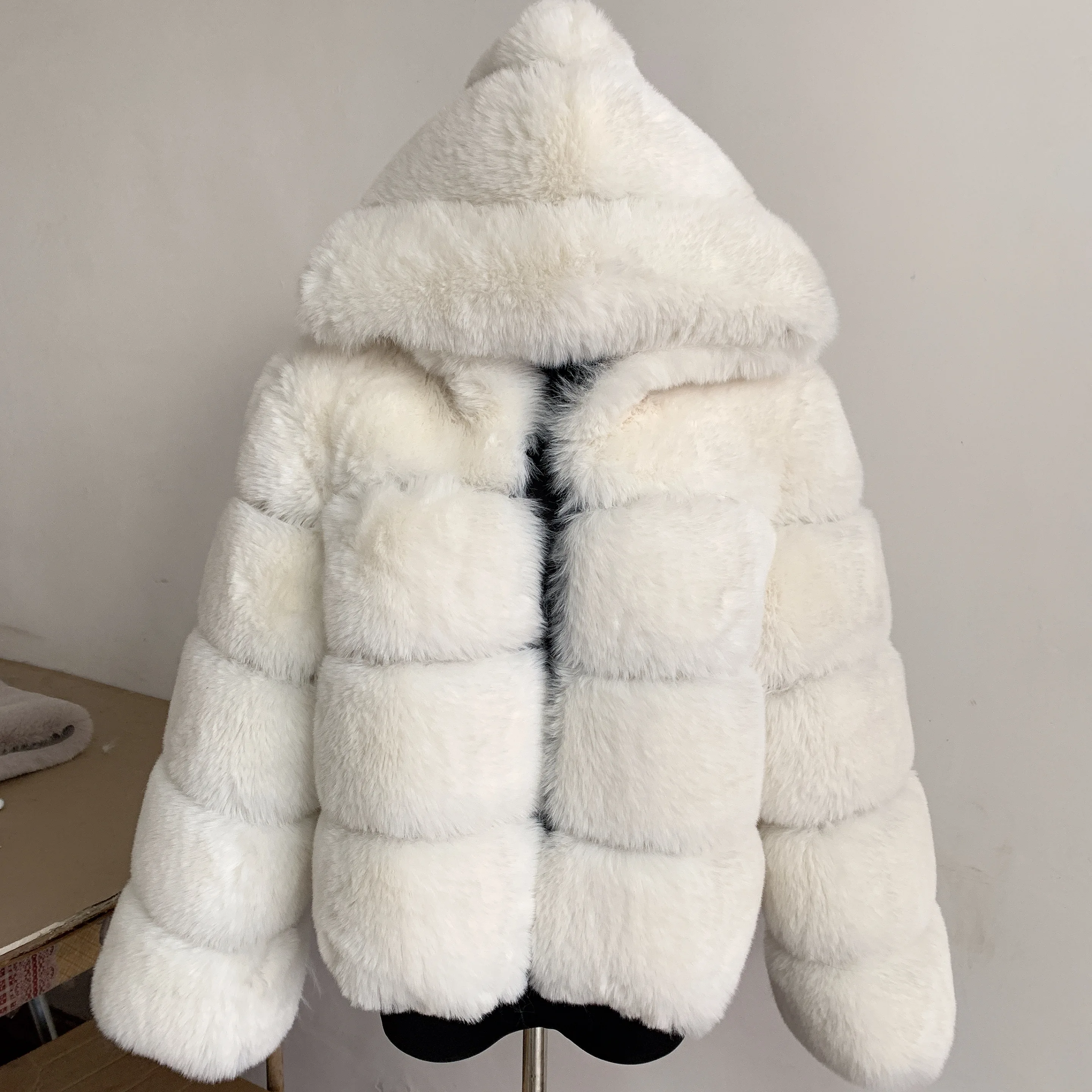 2022 Winter Warm Fake fox fur hooded coat Thick Faux Fur Hooded Jacket luxury women's winter coat faux fur coat High Quality high quality cropped winte faux fur coats women jackets furry warm winter fur jacket hooded manteau femme oversize outerwear