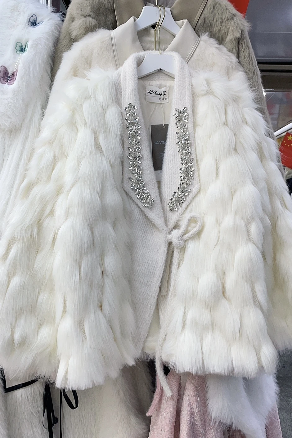 Heavy Industry Rhinestone Temperament Imitation Fox Fur Fur Coat Women 2023 Winter Fashion V-neck Young Plush Coat Female