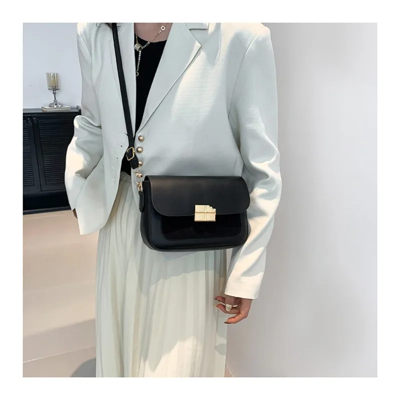 Retro Fashion Casual Small Shoulder Bag Female Spring Summer New Simple Niche Saddle Bag Shoulder Bag Female