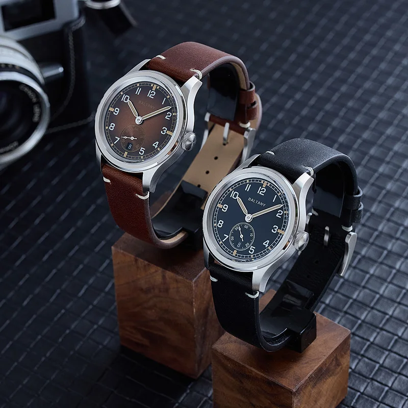 バルタニー-ダースミリタリーウォッチ、サファイア、カレンダー  