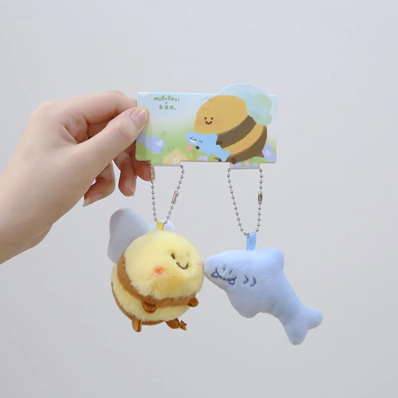 Funny Mini Bee Magnetic Keychain For Two Cute Bee Doll Keychain