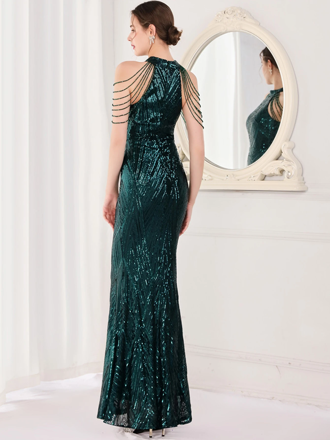 فستان سهرة ترتر أسود وأبيض