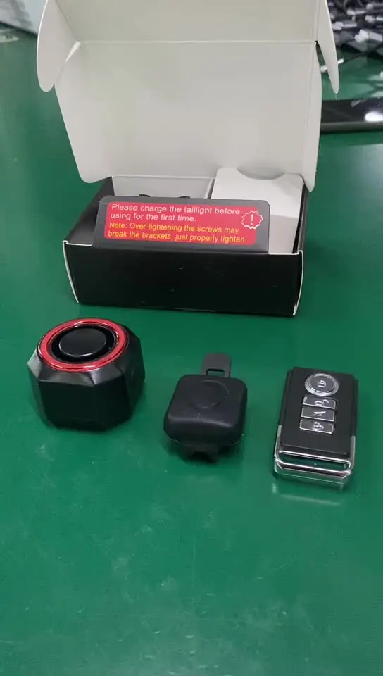 Anteprima video che mostra ancora il design dell'allarme luce intelligente per bici