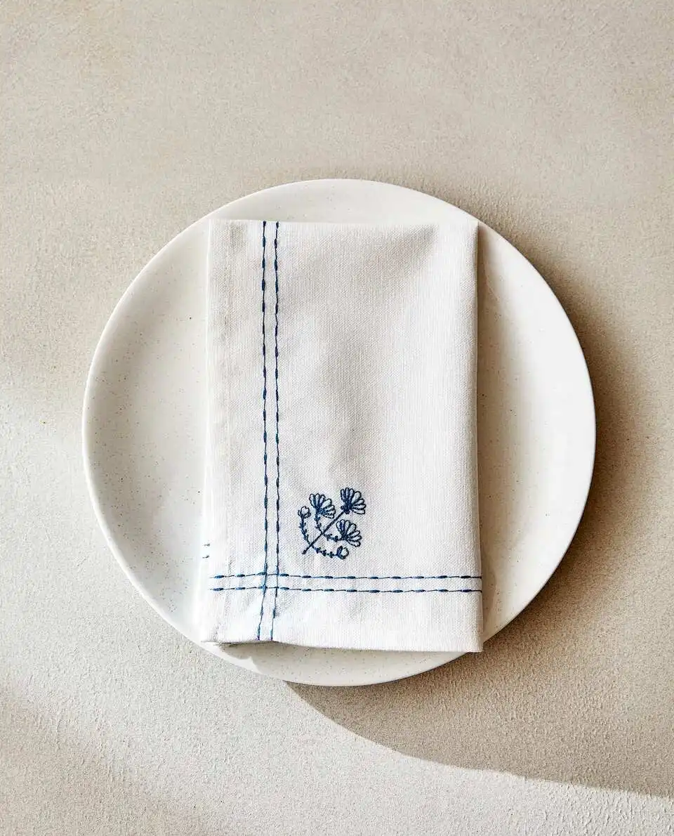 

Two piece set of floral embroidery with contrasting edges and thread binding napkins made of pure cotton cloth
