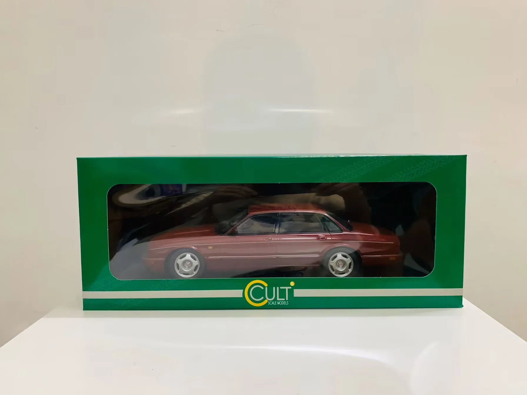 5 Color!! Cult 1:18 Scale Resin Model Car XJR X300 1995 Red