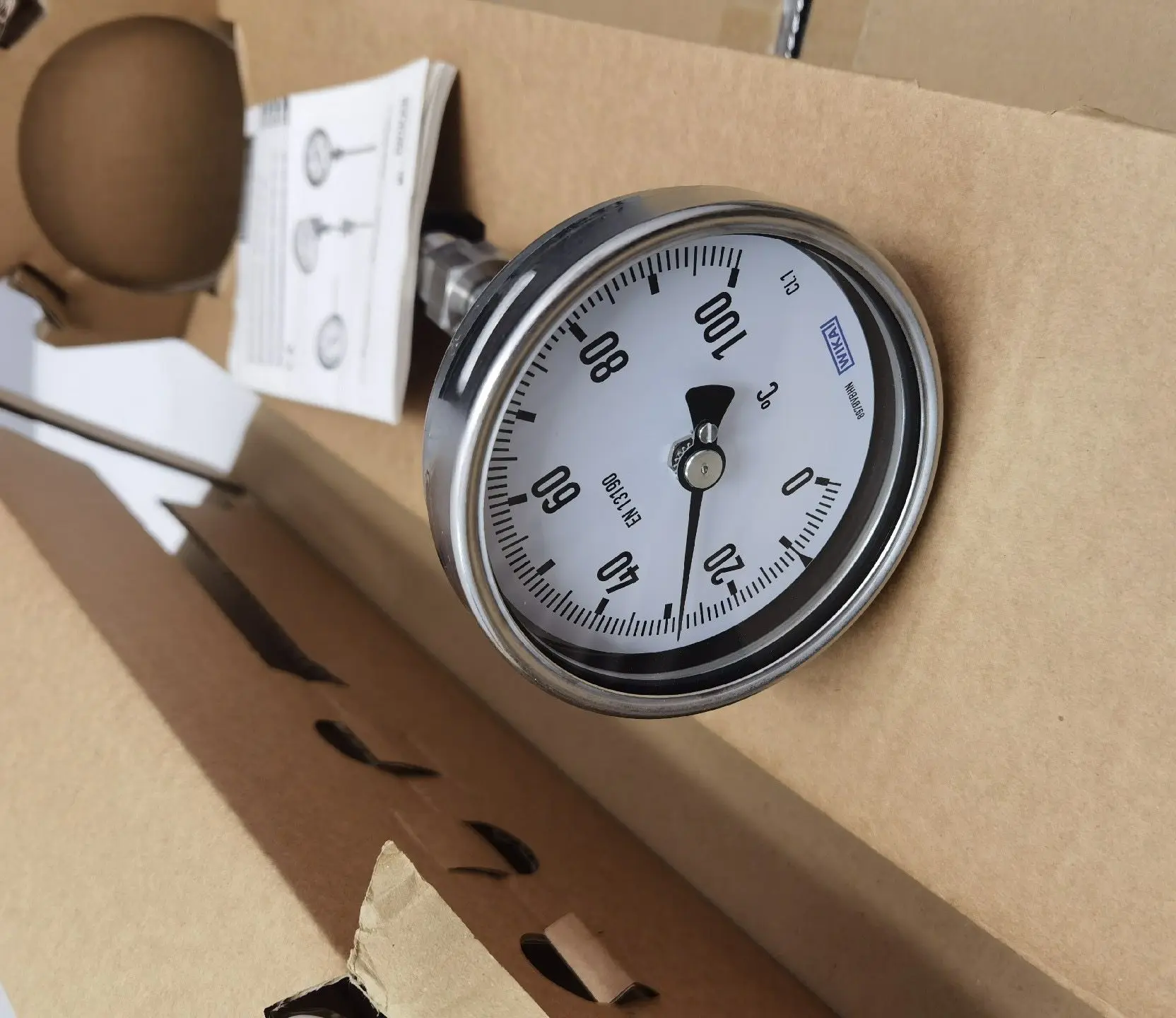 

Wika S5550/4 Tempreture Gauge 186*8mm Pole ZT5311.00 22989159/1