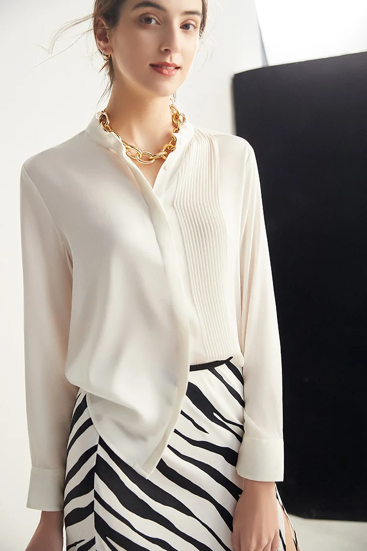 Рисунок 5 - Блузка женская однотонная с длинным