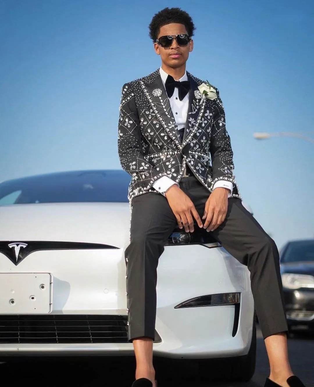 Luxury Men's Suits Tailored 2 Pieces Blazer Pants One Button Peaked Lapel Pearls Beads Diamonds Crystals Made Plus Size