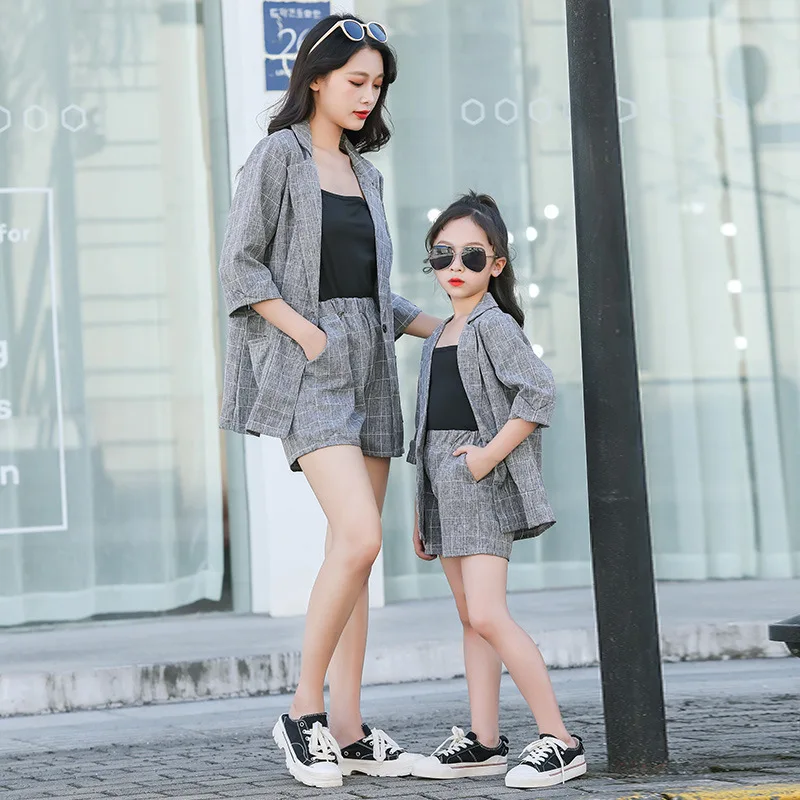 

Новый комплект из трех предметов для родителей и детей для мамы и дочери в Корейском стиле детский Модный маленький костюм для взрослых и друзей большой размер