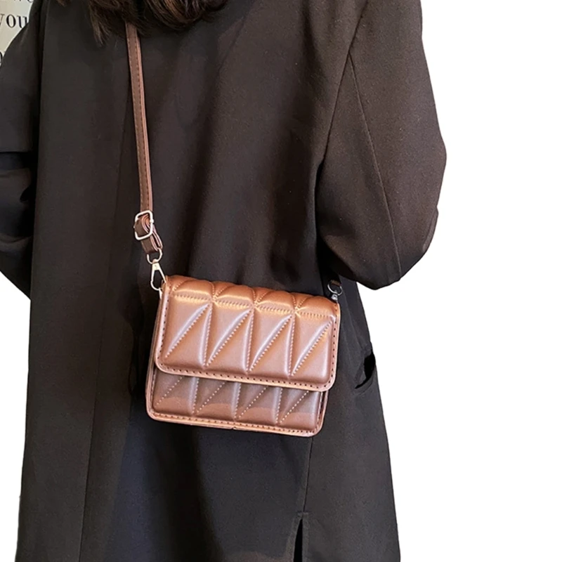 

Women Small Square Crossbody Bag with Adjustable Strap Fashionable Crossbody Purse Shoulder Handbag