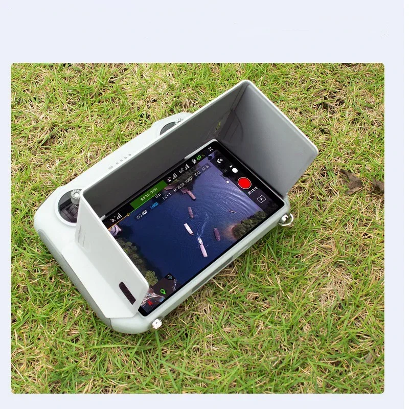 Détail du pare-soleil pliable sur housse de protection pour télécommande DJI RC2 avec écran, texture et finition