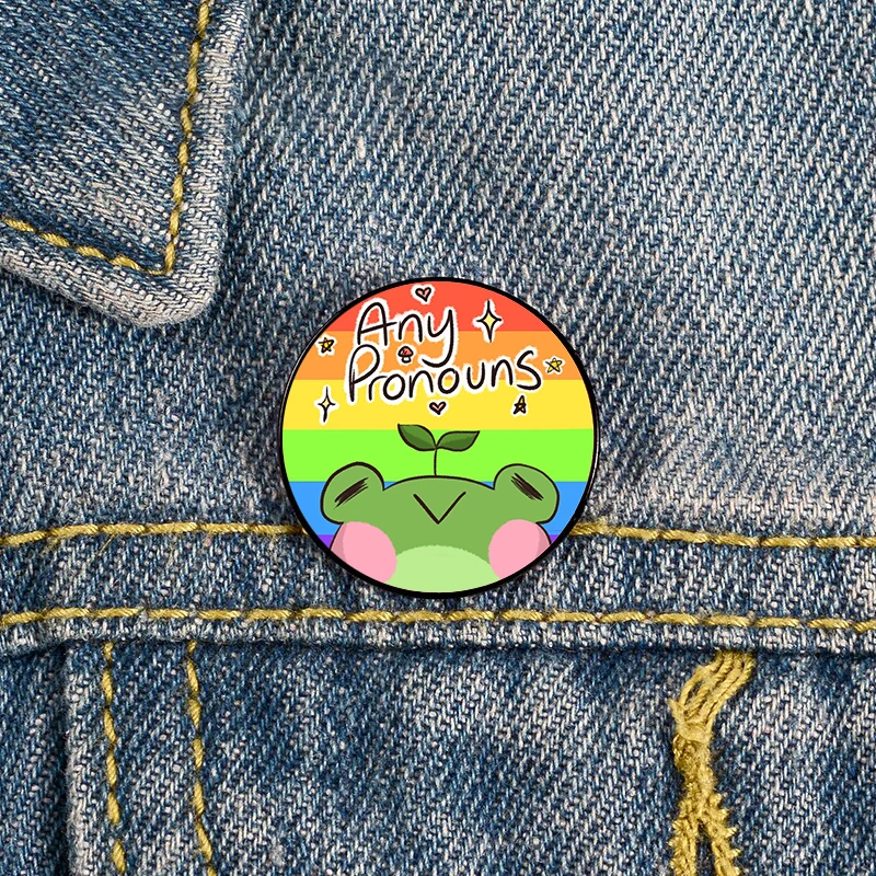 

Cute Any Pronoun Frog Pin Custom Funny vintage Brooches Shirt Lapel teacher Bag Badge Cartoon pins for Lover Girl Friends