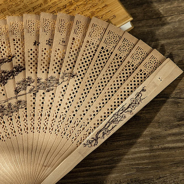 Vintage Stílusú Kézzel Készített Összecsukható Kézi Ventilátor Üreges Fa Faragási Minta Bojt Dekoráció Kézműves Rajongó Otthoni Esküvői Buli Ajándék - Image 3