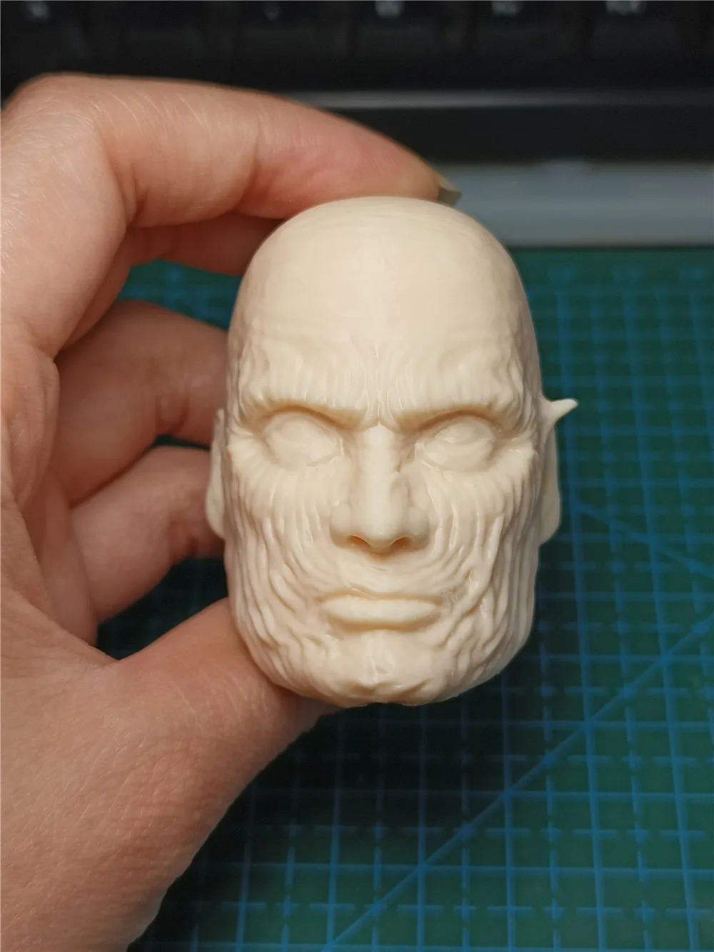 

Unpainted 1/6 Scale Zombie Head Sculpt Model Painting Exercise For 12 inch Action Figure Dolls