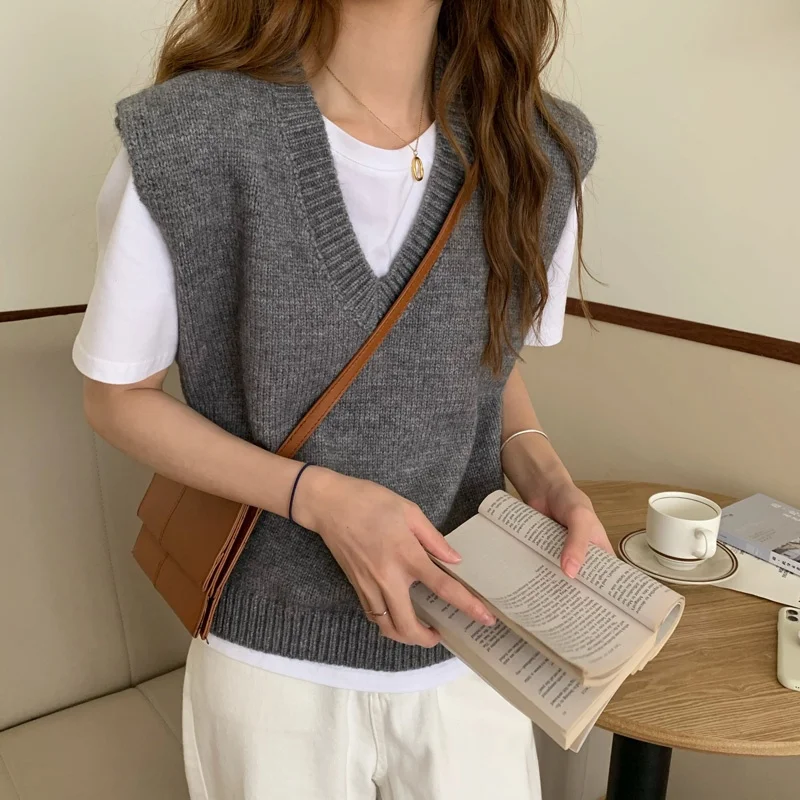 ȸ    ѿ  ܿ ѱ Ÿ   Ī V-neck  Ϻ м   