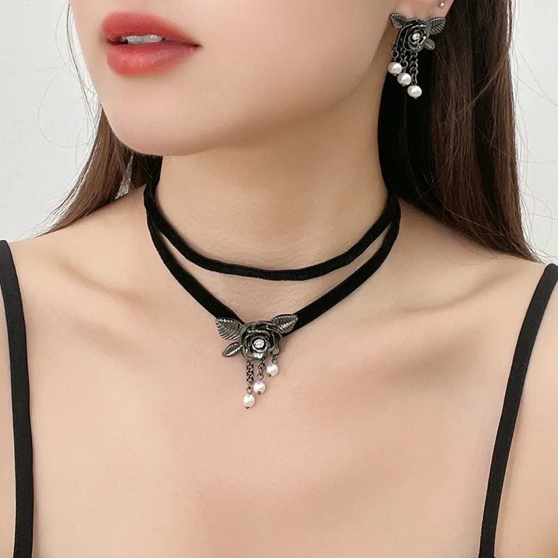 Europe and America Autumn and Winter New Designers Double row Stacked Choker Rose Pearl Necklace for Women