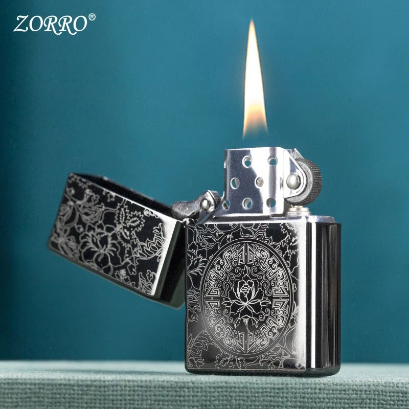 ZORRO Black Ice Satan War Song Kerosin-Feuerzeug Retro Gravurmuster Windfestes Metall-Raucherzeug Winddichtes Feuerzeug Feiertagsgeschenk für Männer