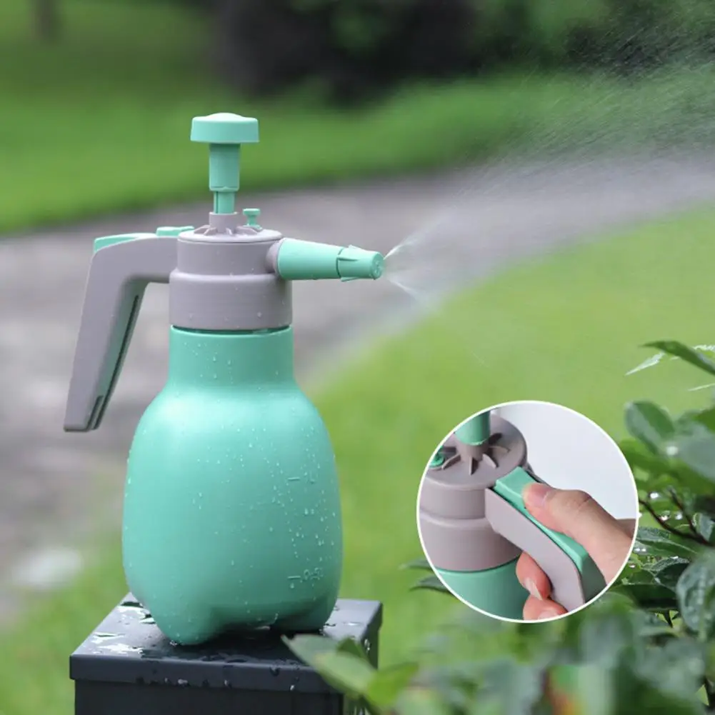 

Sprinkling Can Multifunctional Pressure Type Watering Spray Pot Plastic for Outdoor 1L Household for Outdoor