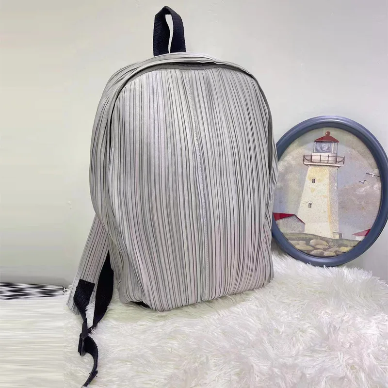 GVUW Versatile Pleated Backpacks For Women Casual Adjustable Solid Color Outdoors Casual Vacation Bags Fashion 2025 New 32C1132 3