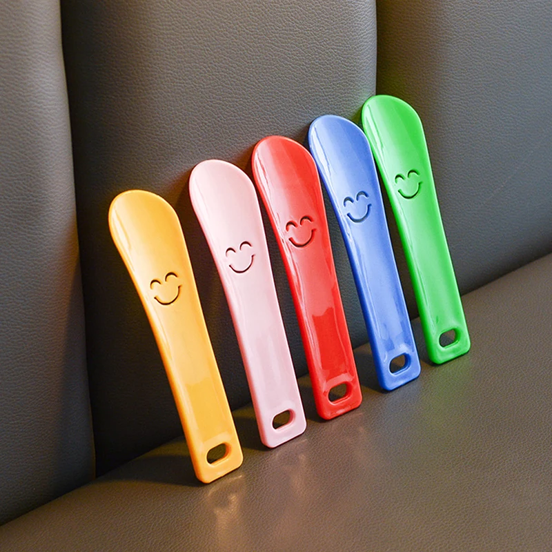 

Smile Face Shoehorn Pure Color Metal Material Portable Arc Fit Simple Design