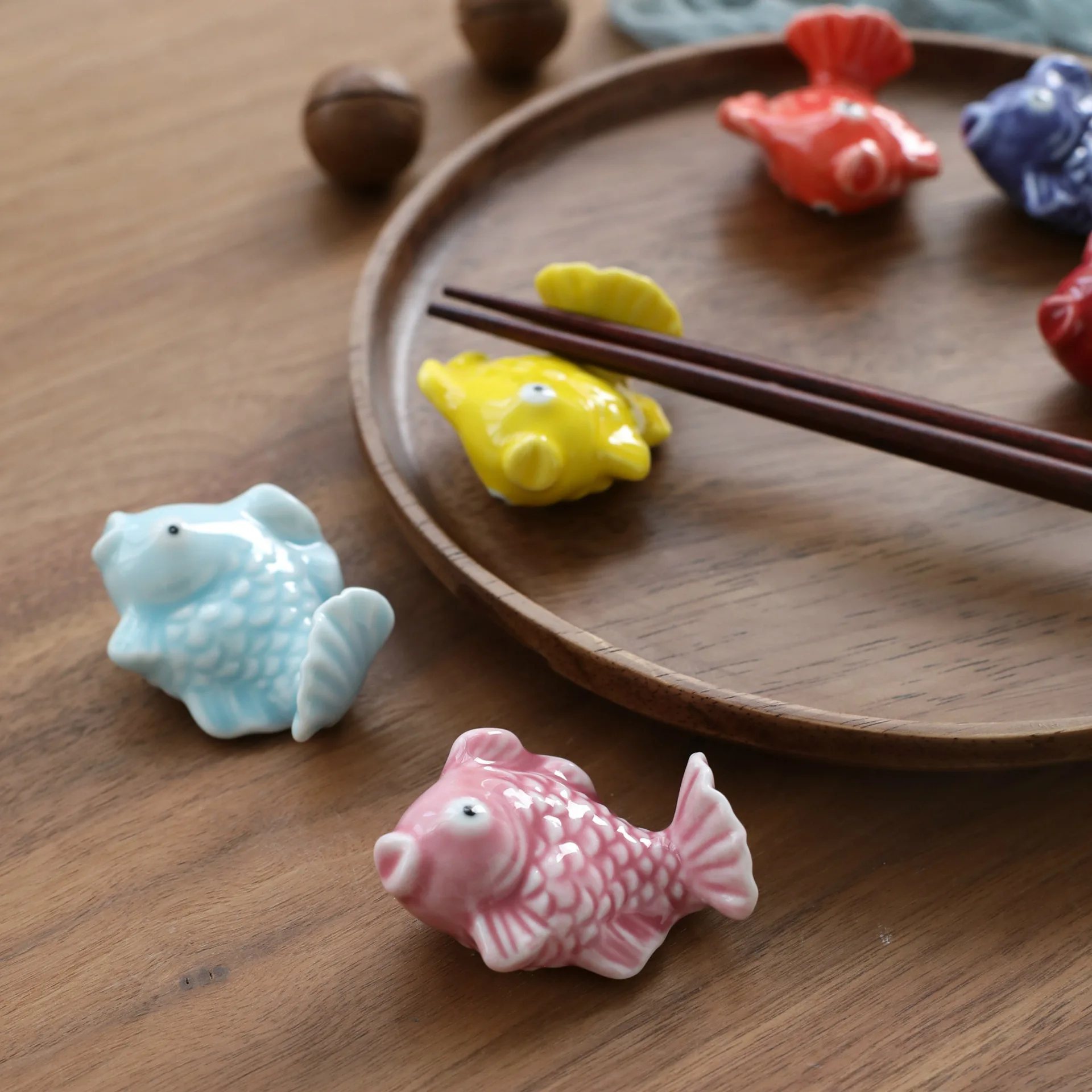 Restaurant Hotel Creative Ceramic Fish Shaped Dinnerware Stand Chopsticks Holder Tableware Rack Chopstick Rest Decor Crafts ceramic chopsticks holder
