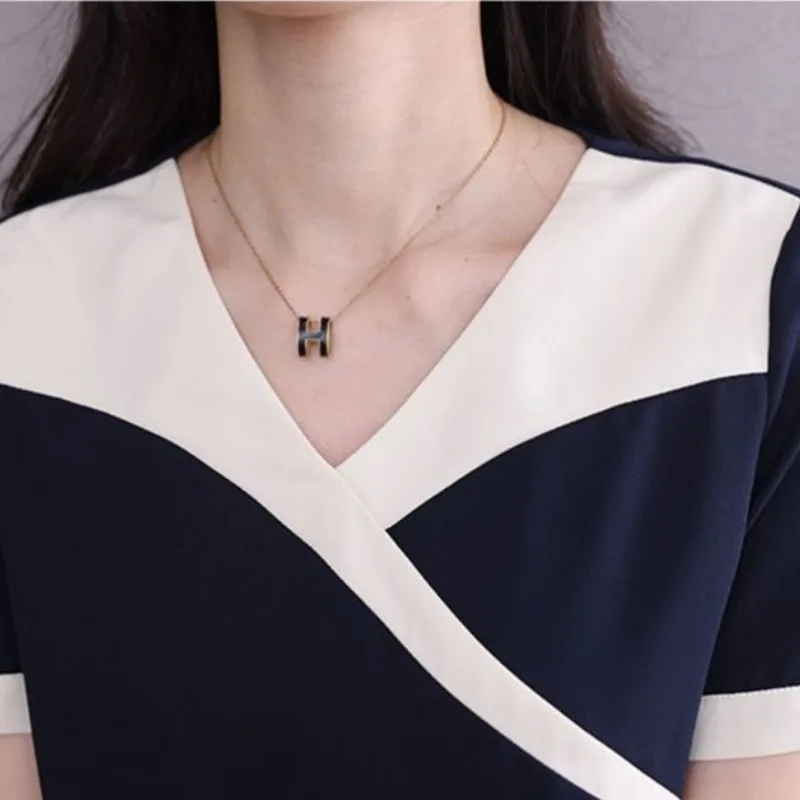 Temperament Contrasting Color Women's 2024 Summer Loose Fitting V-neck Patchwork Simple Commuting Chiffon Short Sleeved Shirt