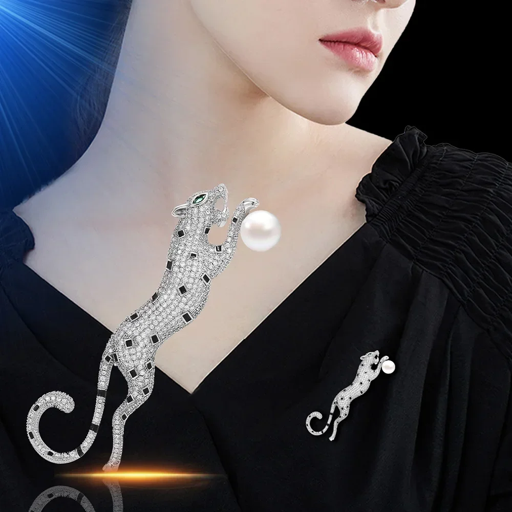 Elegant Gold Brooches Women Leopard Fine Imitation Pearl Rhinestone Animal Brooch Pin Unisex Clothing Luxury Designer Jewelry
