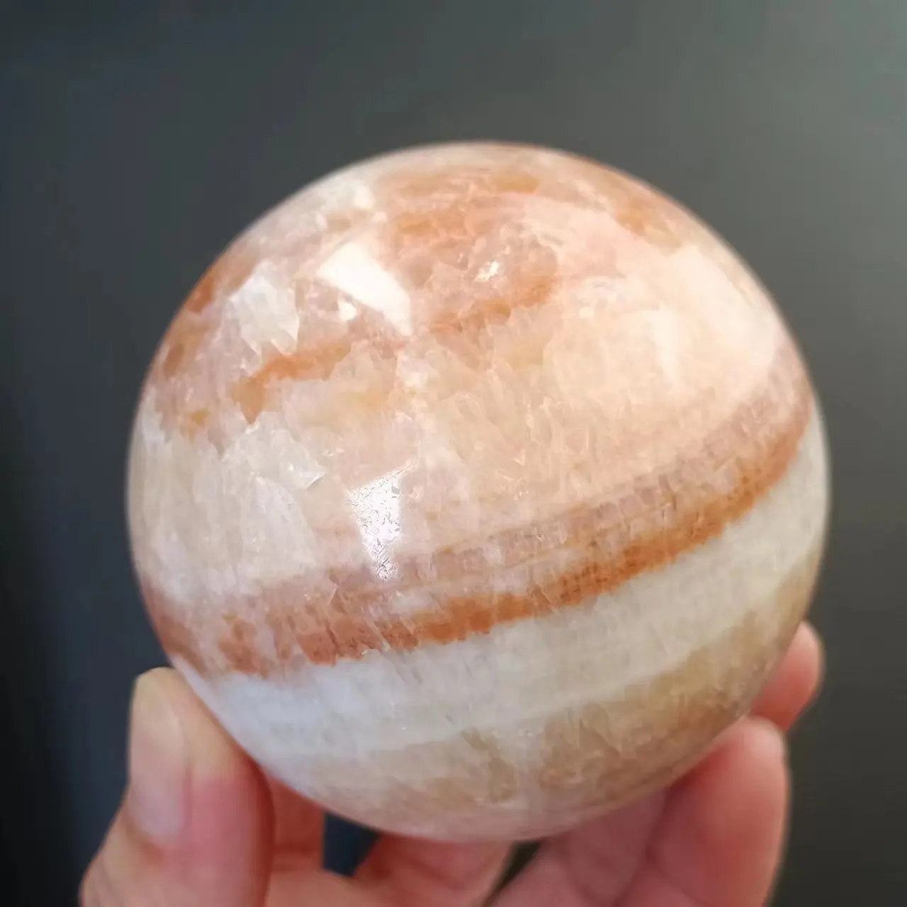 Natürlich geformt, Traumkugel mit roter Linie, Erzkugel aus Quarzkristall, Mineral, Reiki, Heilung, Entmagnetisierungskugel – Detail 6